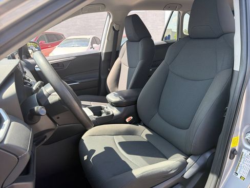 Used 2021 Toyota RAV4 LE FWD image 16