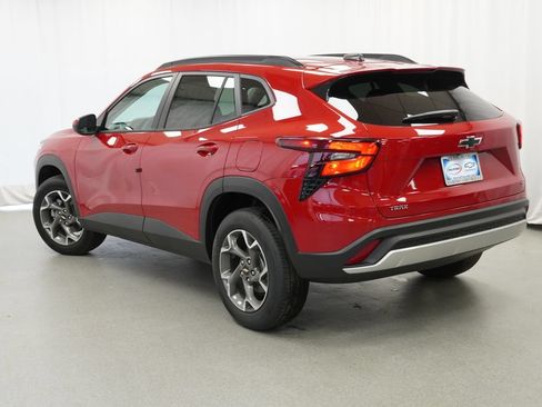 New 2026 Chevrolet Trax LT w/ LT Convenience Package FWD image 4