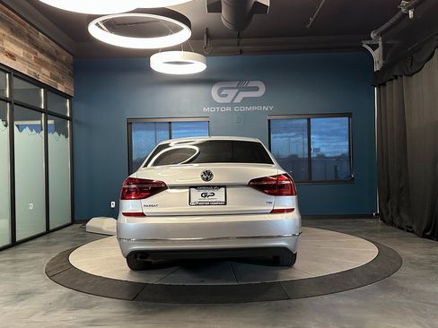 Used 2018 Volkswagen Passat 2.0T S image 4