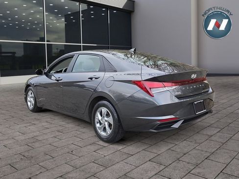 Used 2021 Hyundai Elantra SE FWD image 3