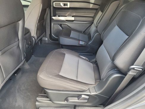 Used 2022 Ford Explorer XLT image 10