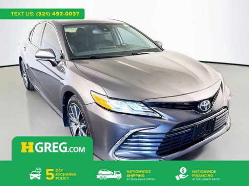 Used 2022 Toyota Camry XLE FWD image 1