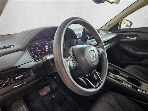 Used 2025 Honda Accord SE image 9