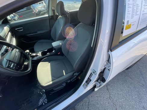 Used 2025 Kia K4 LXS image 39