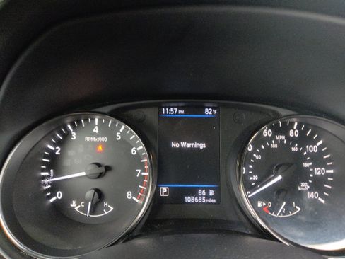 Used 2019 Nissan Rogue SV FWD image 23