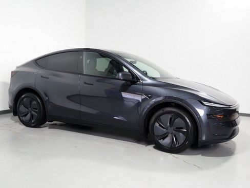 Used 2026 Tesla Model Y Long Range RWD image 1