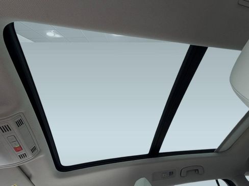 Used 2020 Volkswagen Tiguan SE w/ Panoramic Sunroof Package image 26