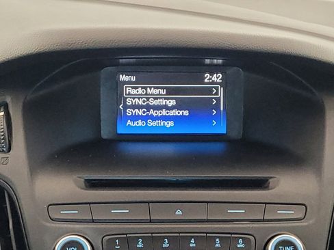 Used 2017 Ford Focus SE FWD image 25