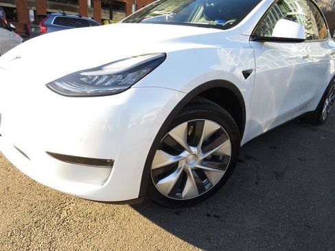 Used 2020 Tesla Model Y Long Range image 15