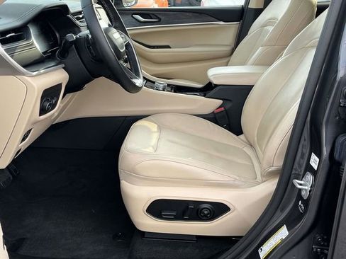 Used 2022 Jeep Grand Cherokee L Limited image 13