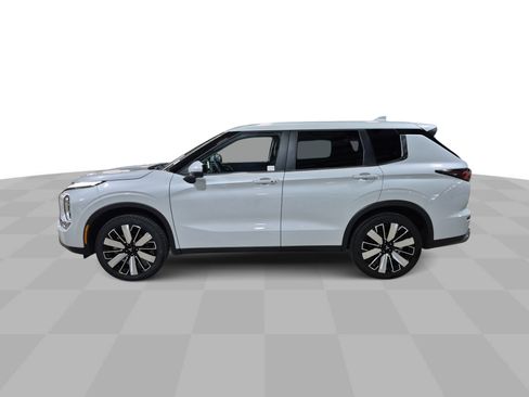 Used 2025 Mitsubishi Outlander SE AWD/4WD image 6