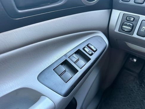 Used 2012 Toyota Tacoma 4x4 Double Cab w/ SR5 Pkg image 17