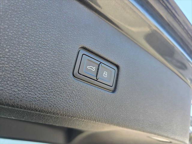 Used 2022 Audi Q8 Premium Plus AWD/4WD image 15