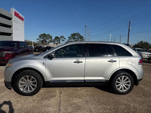 Used 2012 Lincoln MKX FWD image 2