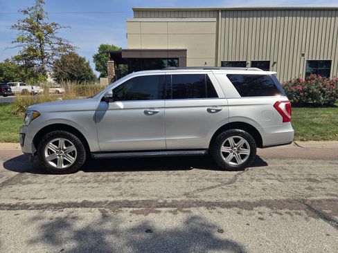 Used 2019 Ford Expedition XLT w/ Equipment Group 202A image 9