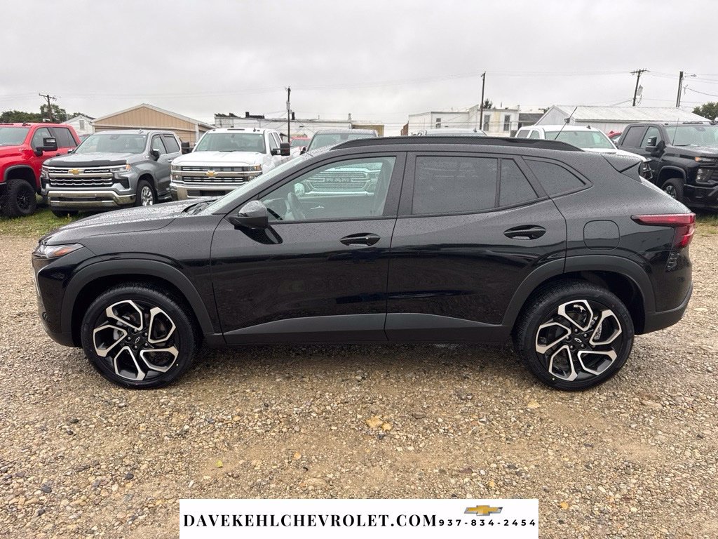 Used 2024 Chevrolet Trax RS w/ Sunroof Package FWD image 2