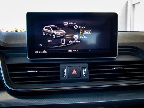 Used 2020 Audi Q5 2.0T Titanium Premium Plus w/ Premium Plus Package image 37