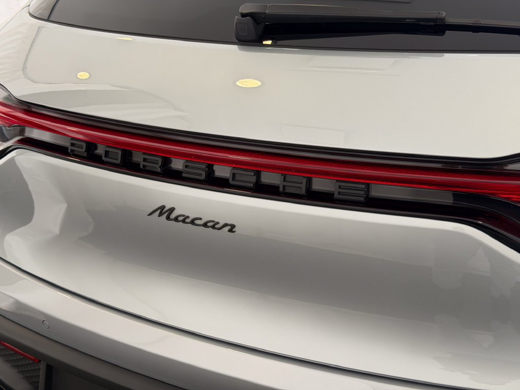 Certified 2026 Porsche Macan AWD/4WD image 24