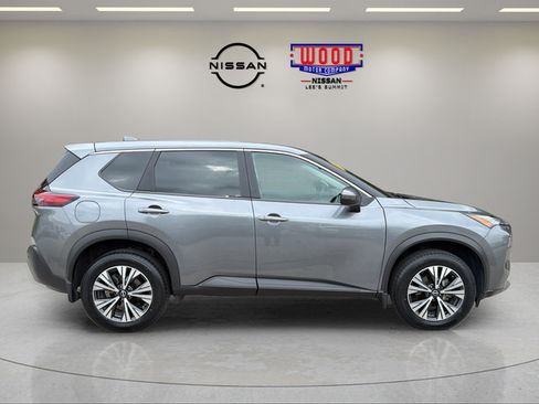 Used 2022 Nissan Rogue SV FWD image 3