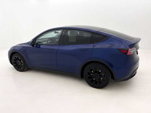 Used 2021 Tesla Model Y Long Range image 12