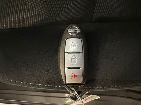 Used 2016 Nissan Rogue SV AWD/4WD image 17