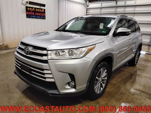 Used 2019 Toyota Highlander XLE AWD/4WD image 4
