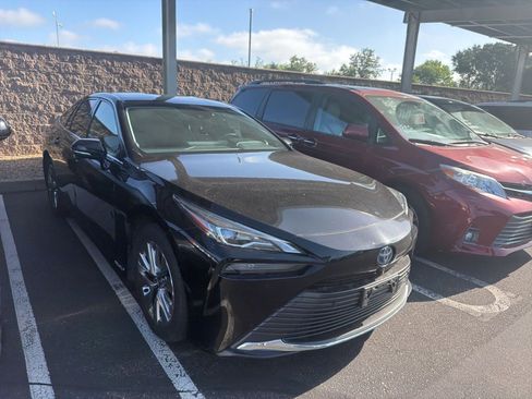 Used 2021 Toyota Mirai w/ Advanced Technology Package RWD image 2