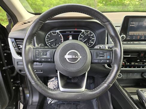 Used 2022 Nissan Rogue SL FWD image 17