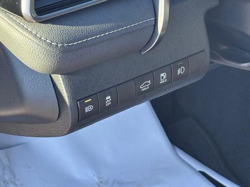 Used 2020 Toyota Camry SE image 8