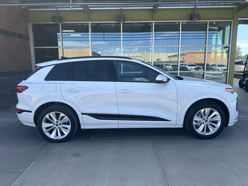 Used 2025 Audi Q6 e-tron Premium w/ Convenience Package RWD image 7