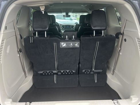 Used 2020 Chrysler Voyager Lxi FWD image 14