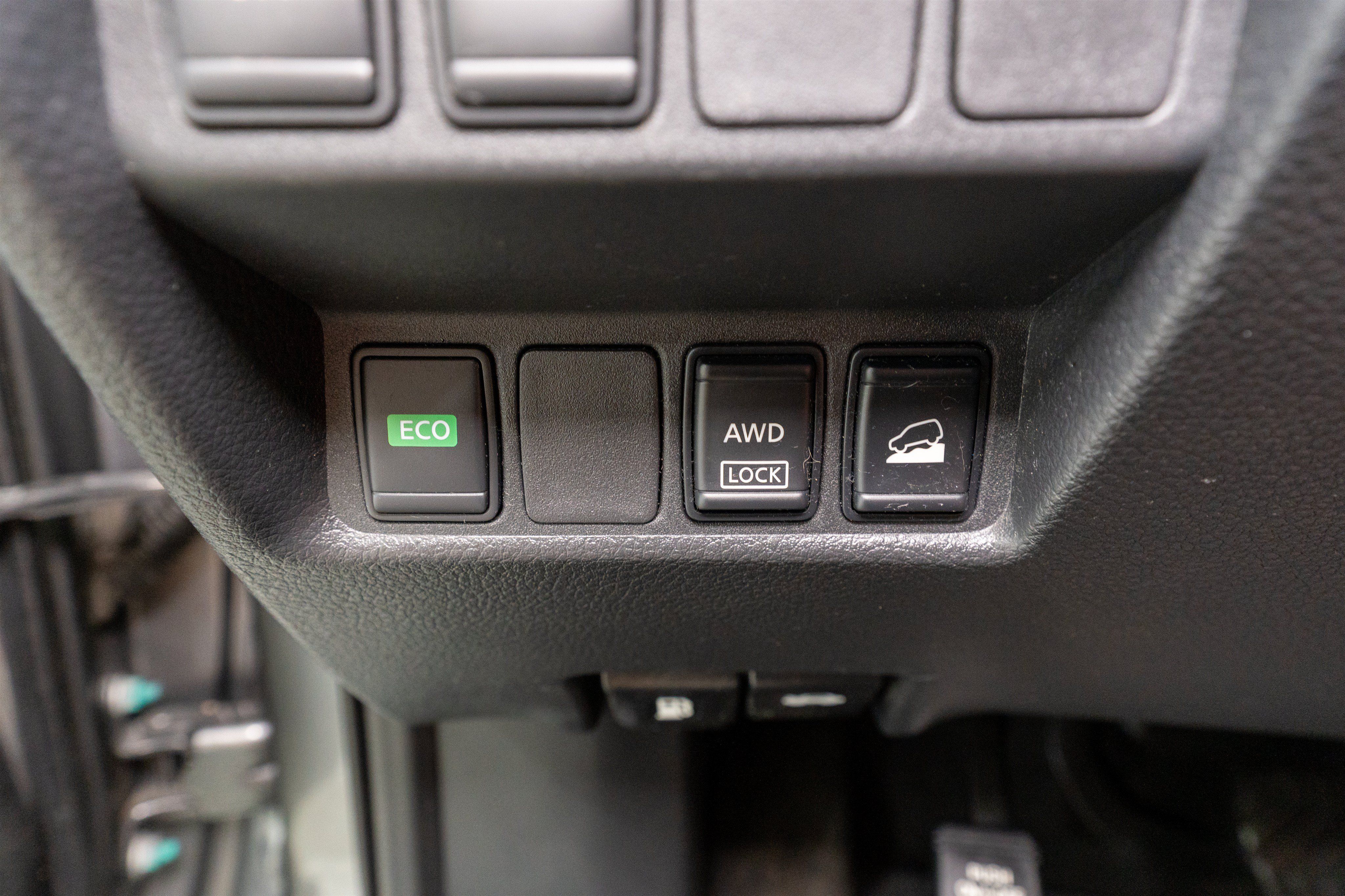 Used 2016 Nissan Rogue SV AWD/4WD image 26