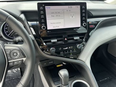 Used 2022 Toyota Camry XLE FWD image 16