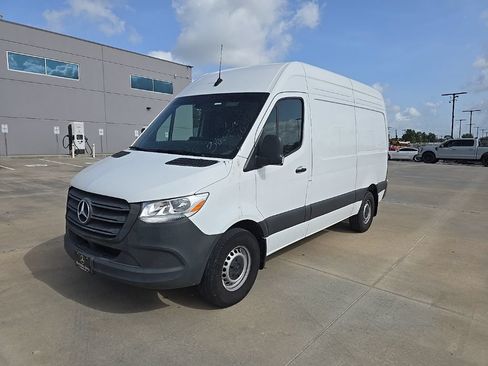 Used 2024 Mercedes-Benz Sprinter 2500 image 29