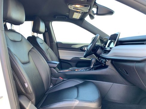 Used 2025 Jeep Compass Limited image 37