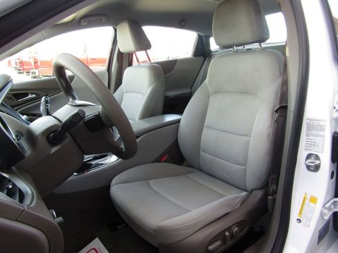 Used 2021 Chevrolet Malibu LS w/ Driver Confidence Package II image 17