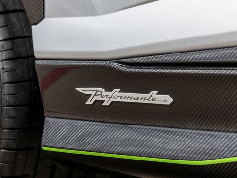 Used 2024 Lamborghini Urus Performante AWD/4WD image 15