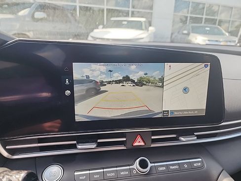 Used 2024 Hyundai Elantra SEL FWD image 11