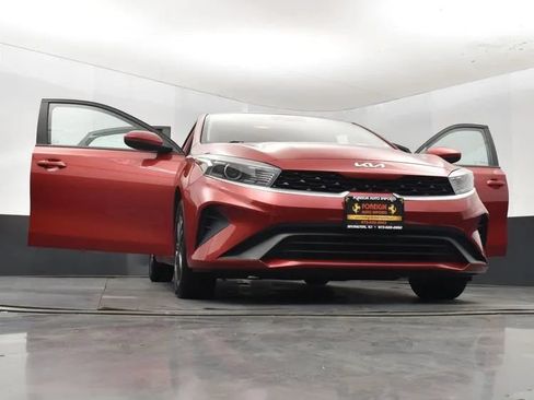 Used 2023 Kia Forte LXS FWD image 11