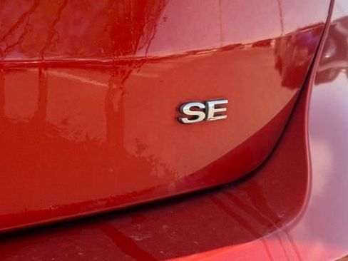 Used 2018 Ford Focus SE w/ Cold Weather Package FWD image 13