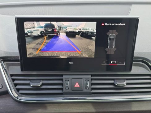 Used 2023 Audi Q5 2.0T Premium w/ Convenience Package image 6