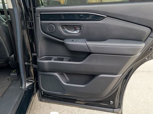 Used 2025 Honda Pilot EX-L image 31