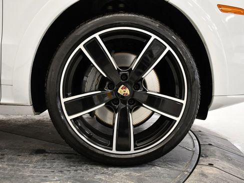Used 2023 Porsche Cayenne S image 19