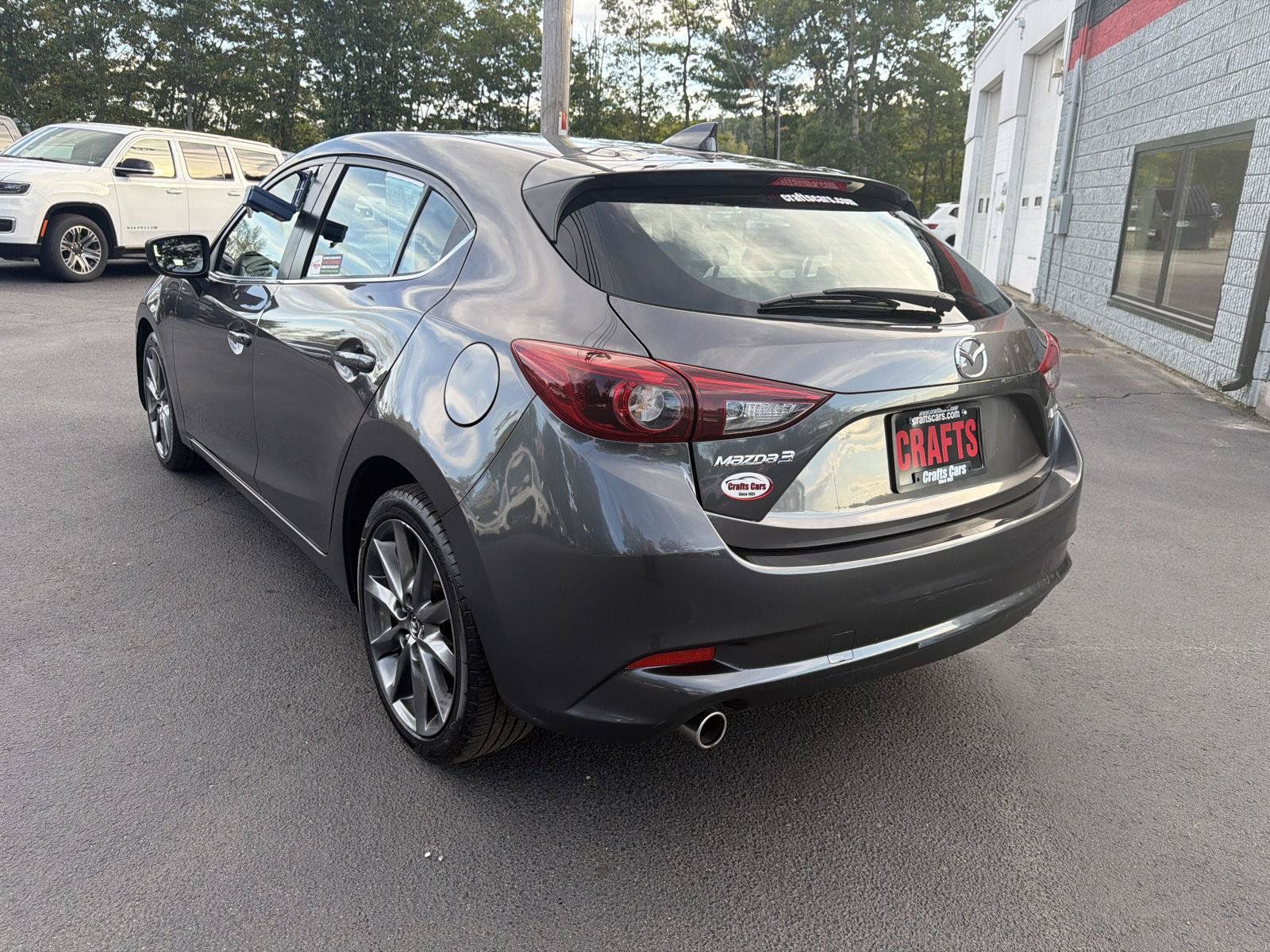 Used 2018 MAZDA MAZDA3 Grand Touring w/ Premium Equipment Package FWD image 3