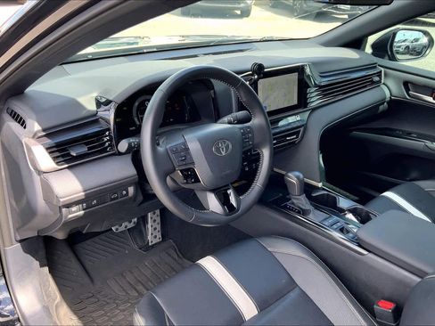 Used 2025 Toyota Camry SE FWD image 17