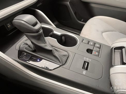 Used 2023 Toyota Highlander L image 19