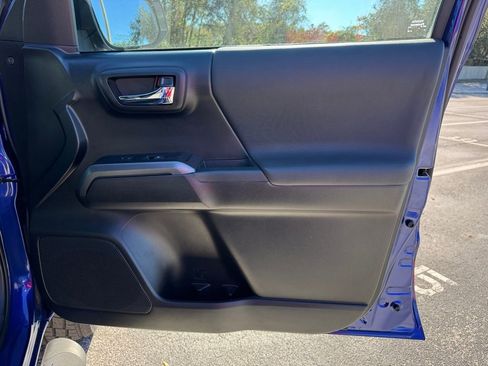 Used 2022 Toyota Tacoma TRD Off-Road image 34