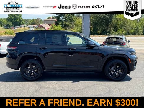 Certified 2025 Jeep Grand Cherokee Altitude AWD/4WD image 10
