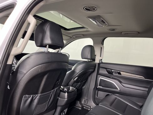 Used 2022 Kia Telluride EX image 17