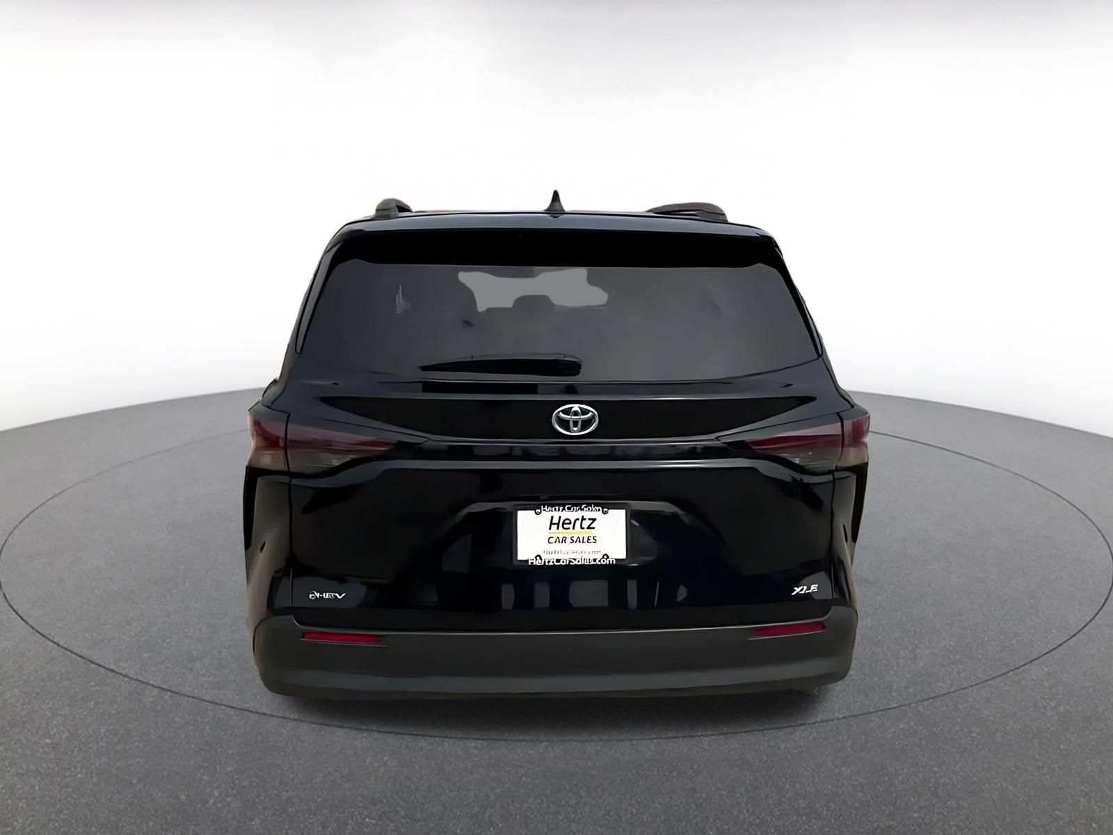 Used 2025 Toyota Sienna XLE FWD image 12